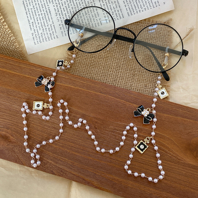 Unisex pearl & charm eyewear chain. Stylish anti-lost glasses holder accessory for spectacles.