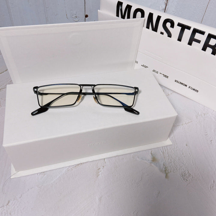 Perfect for beach & outdoor, unisex rectangular metal frame sunglasses, UV400 protection.