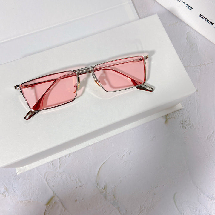 Fashion-forward unisex rectangular sunglasses, stylish metal frame, UV400 eye protection.
