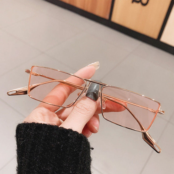 Experience outdoor comfort with these fashionable unisex rectangular sunglasses & full UV protection.
