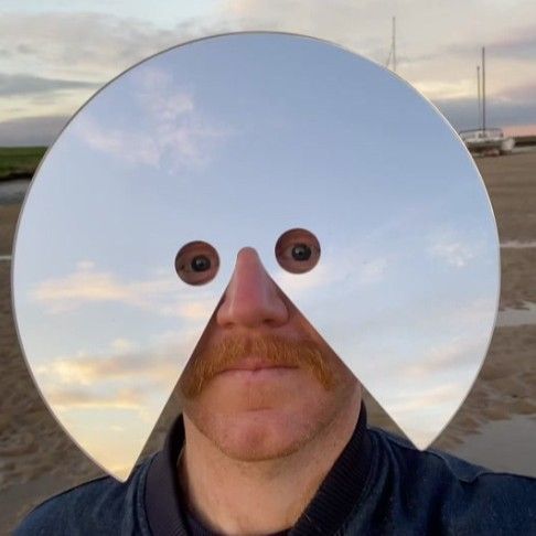 Unisex reflective mirror face mask, perfect for parties, Halloween costumes, or carnival events.