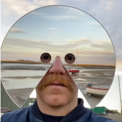 Shiny full-face mirror mask for parties, festivals, and unique costume events. A dazzling reflective photo prop.