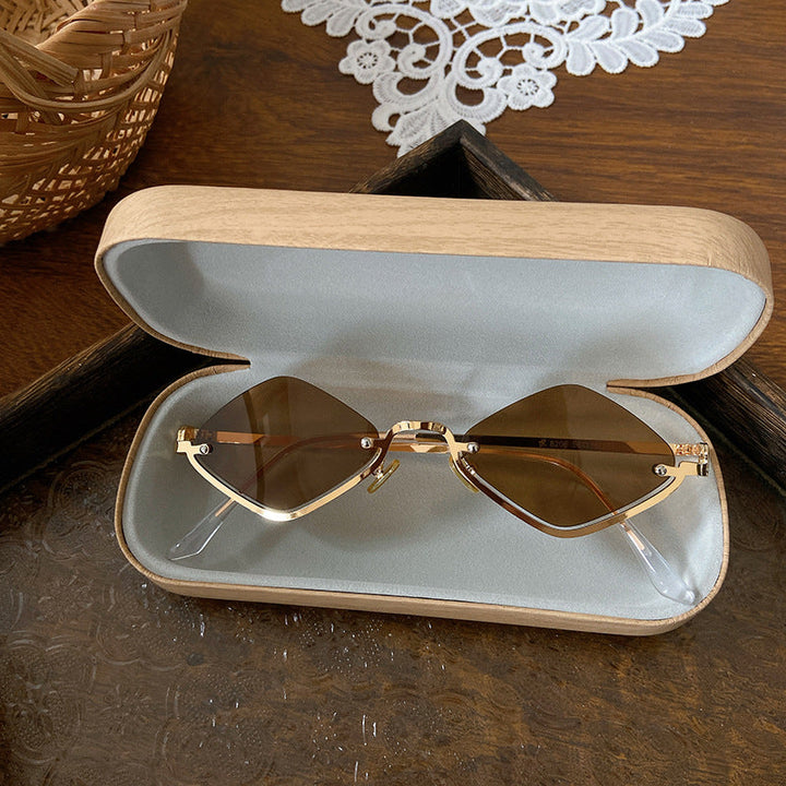 Trendy unisex geometric retro sunglasses for versatile and stylish eye protection.