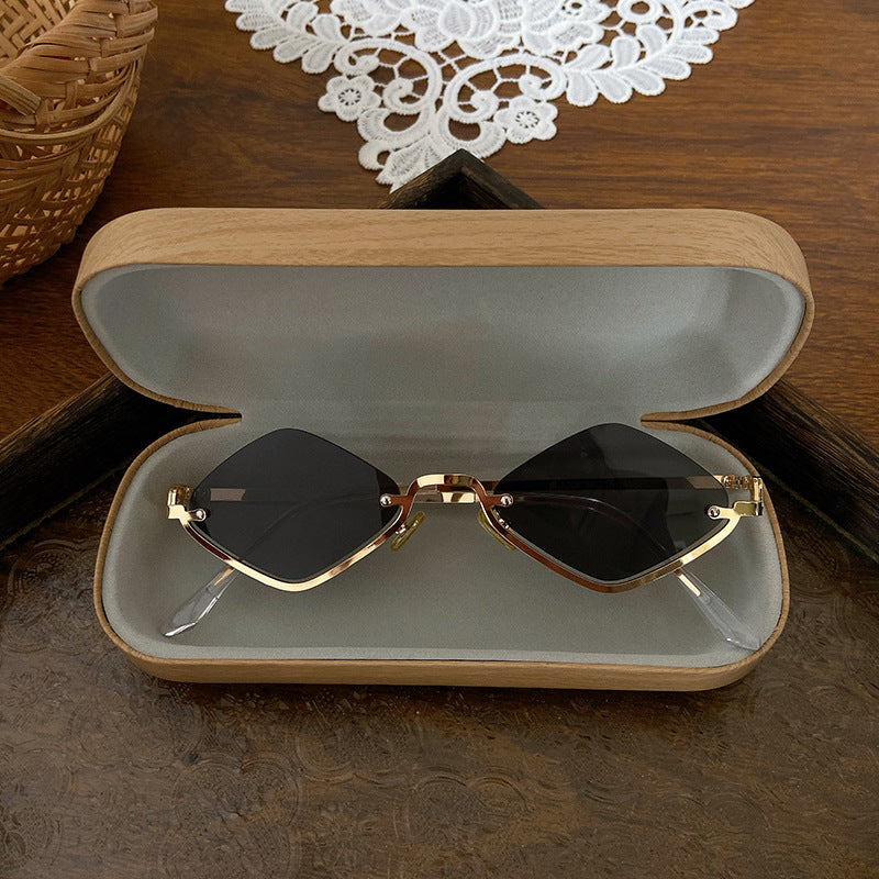 UV protection sunglasses, unisex geometric retro design for eye safety & style.