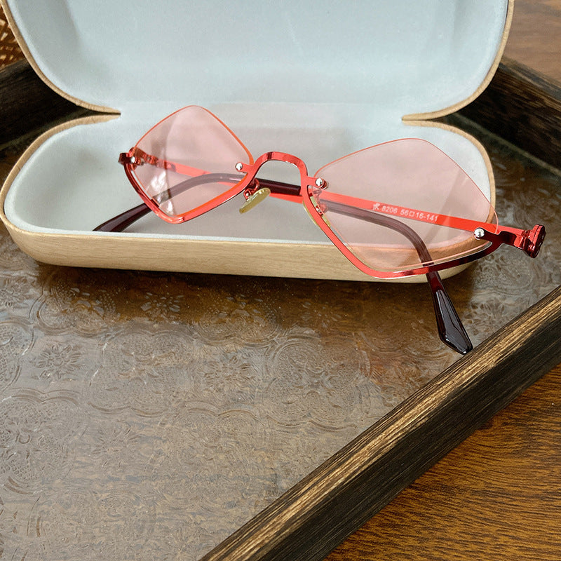 Stylish unisex geometric retro shades, a trendy fashion accessory for modern eyewear.