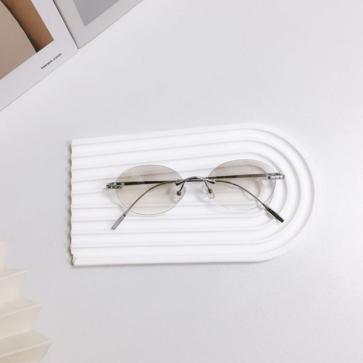 Durable metal frame retro oval sunglasses, unisex, with great UV protection & style.