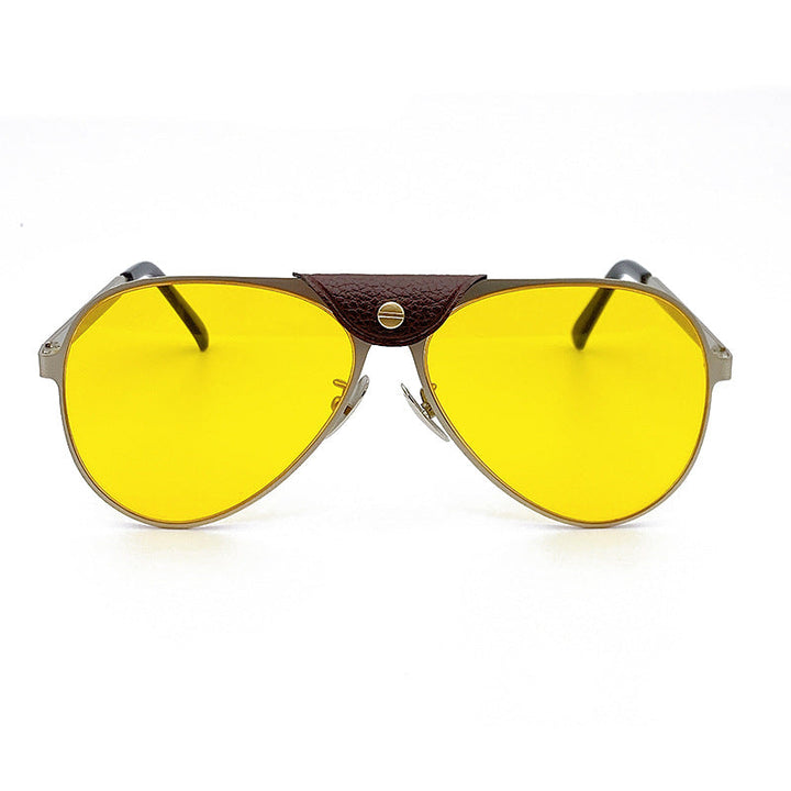 Classic metal frame unisex pilot sunglasses with UV protection. Stylish retro shades for summer fashion.