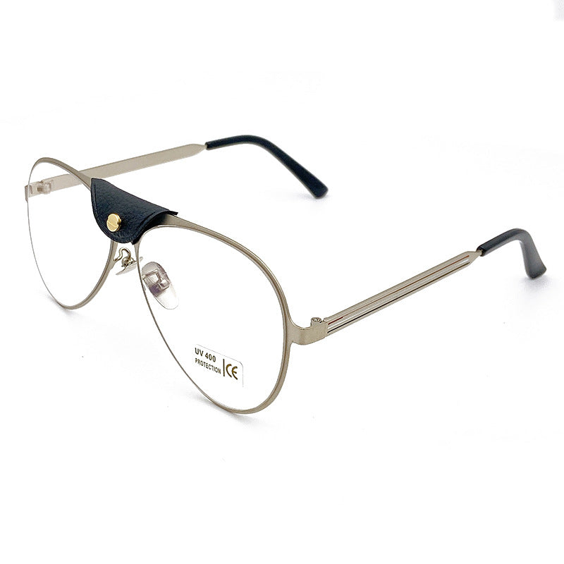 Unisex retro pilot sunglasses with gray UV protection lenses. Metal frame shades for classic summer fashion.