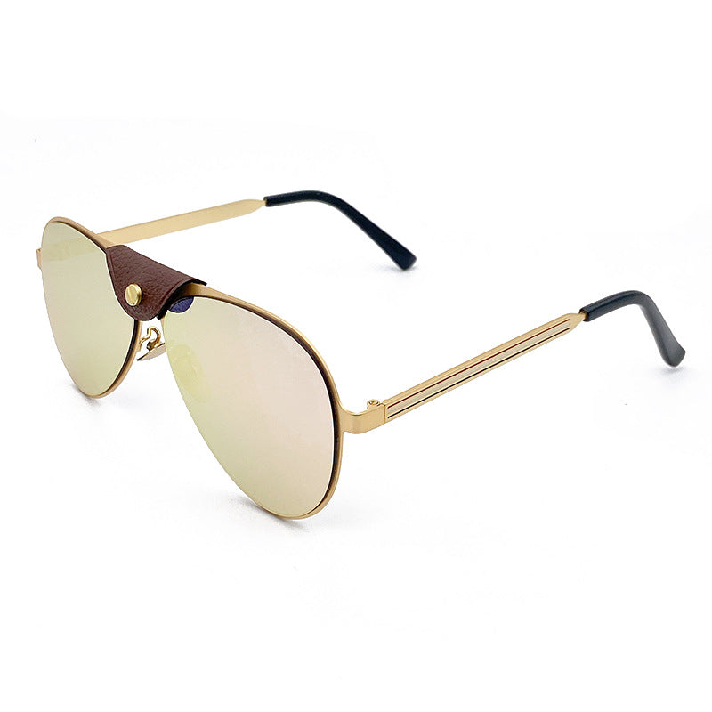 Versatile unisex retro pilot shades with UV protection. Metal frame, classic style eyewear for all genders.