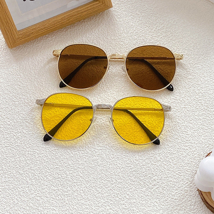 Unisex round frame sunglasses, elegant design with full UV protection, perfect for fashion-forward eyewear.