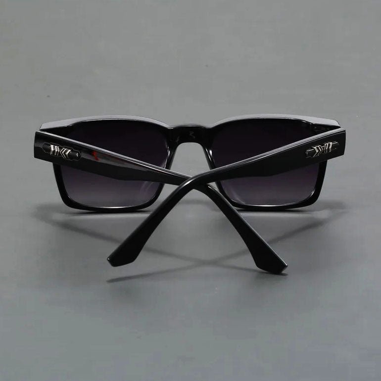 Fashionable unisex square eyewear, acetate frame, gradient UV400 protection. Essential vintage style accessory.