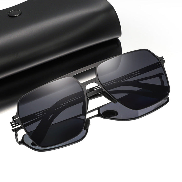 Unisex square fashion sunglasses with UV protection for modern style and daily wear.