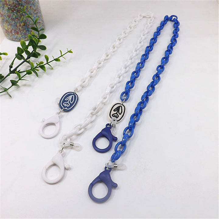 Durable plastic chain for glasses. Stylish unisex eyeglass holder, a trendy fashion accessory for the neck.