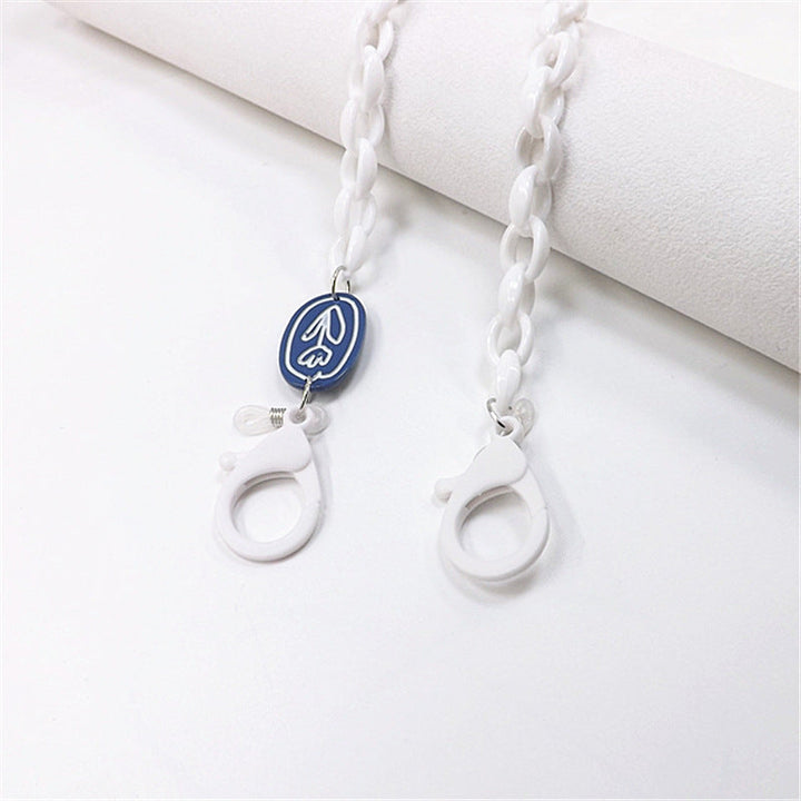 Versatile plastic glasses chain, suitable for reading glasses & sunglasses. Stylish unisex eyewear accessory for secure wear.