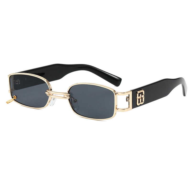 Stylish rectangular unisex sunglasses, offering strong UV protection. Modern eyewear accessory for sun safety.