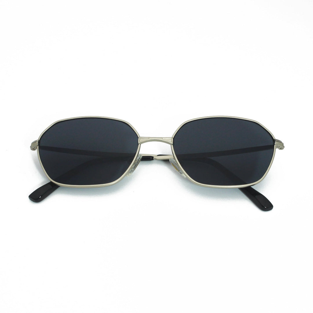 Stylish tortoiseshell sunglasses for men & women, providing trendy UV protection and eye comfort.