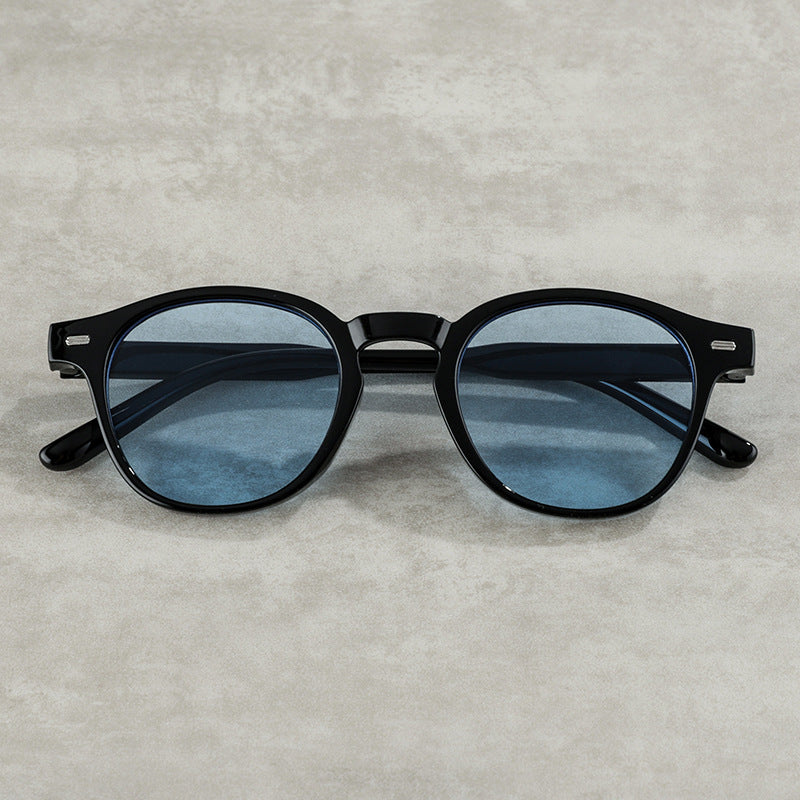 Modern unisex round eyewear with vintage flair, providing strong UV protection for all.