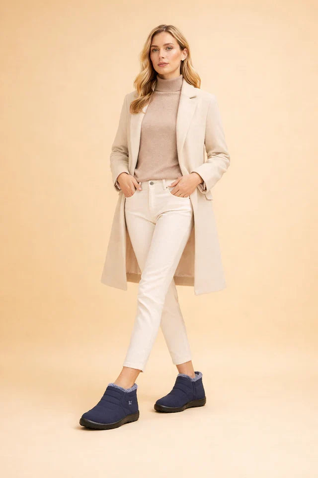 Durable unisex winter shoes for everyday wear, providing warmth & comfort in cold, snowy environments.