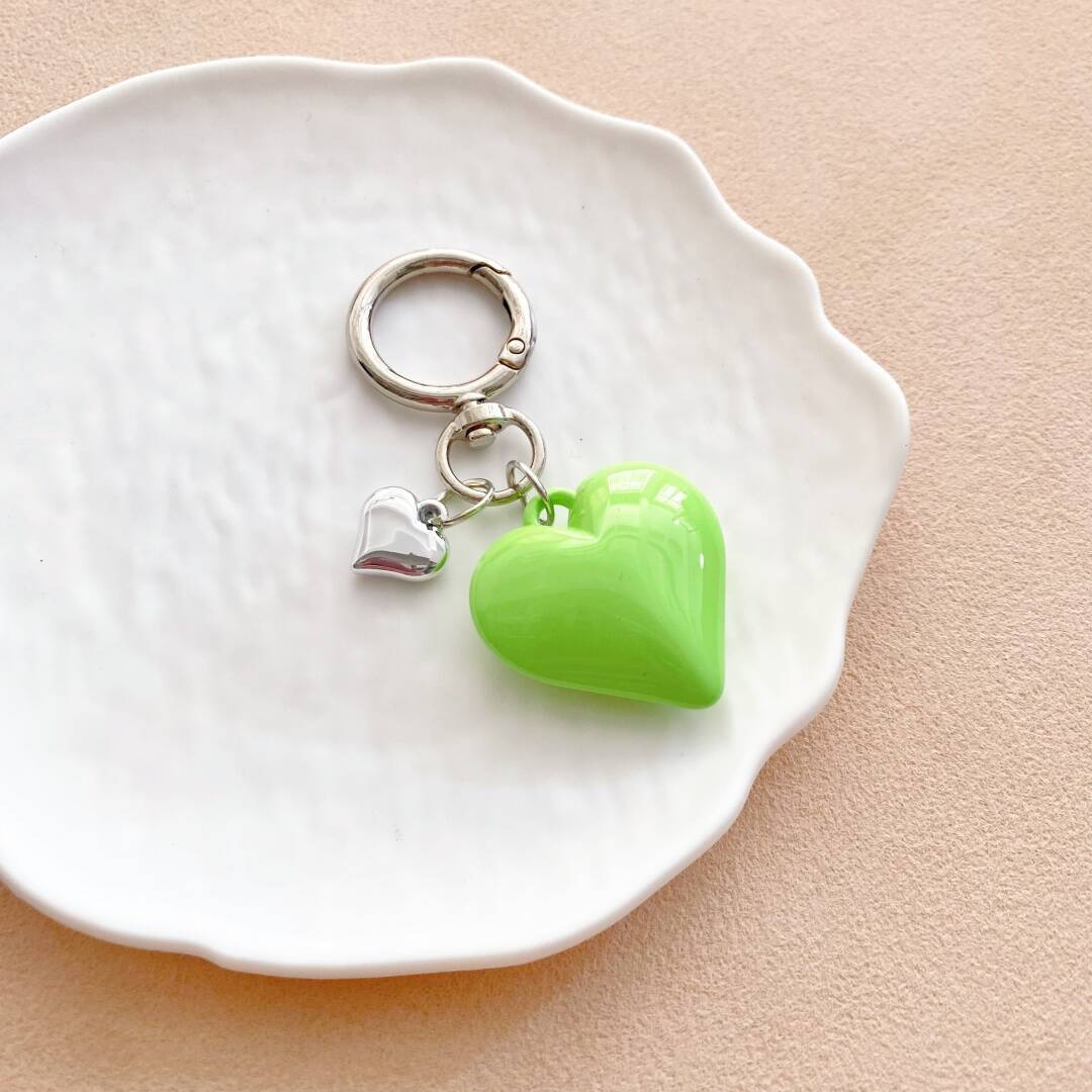 Fashionable heart-shaped keychain, a colorful and cute gift for women.