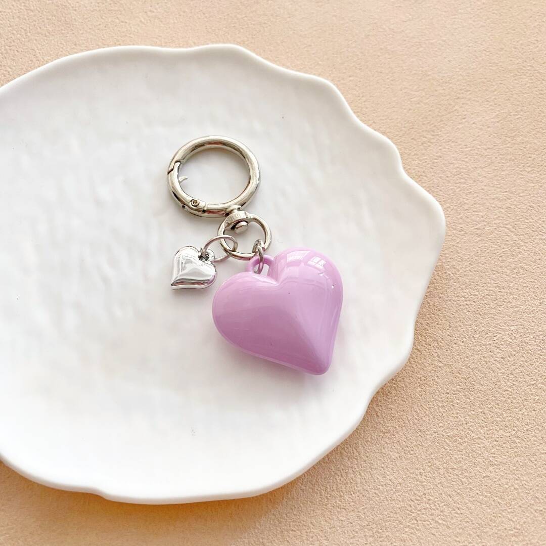 Vibrant heart charm keychain for women, a stylish purse & key accessory.