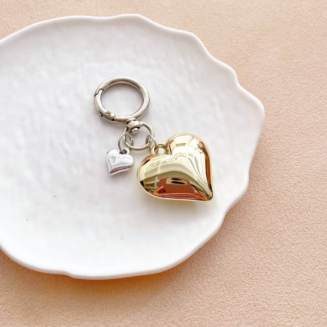 Cute heart-shaped keychain, a colorful and modern gift idea for her.