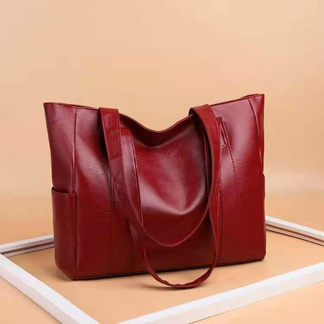 Elegant black vintage leather women's shoulder bag, a stylish handbag with adjustable strap for daily wear.
