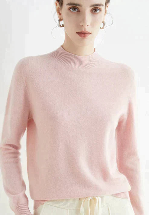 Stylish women's knit jumper with a cozy texture, ideal for casual everyday wear in autumn & winter fashion.