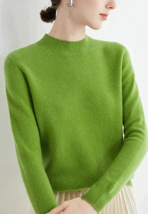 Comfortable long-sleeve women's knit sweater, a versatile casual top for everyday autumn and winter outfits.