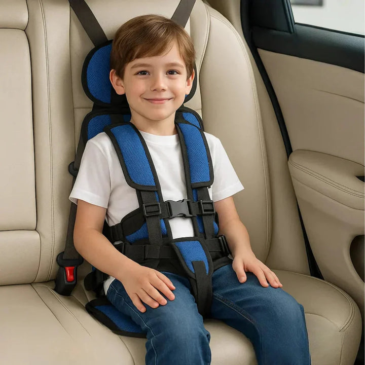 WC2026 children's portable car safety seat, red, ensuring child safety for toddlers during travel.