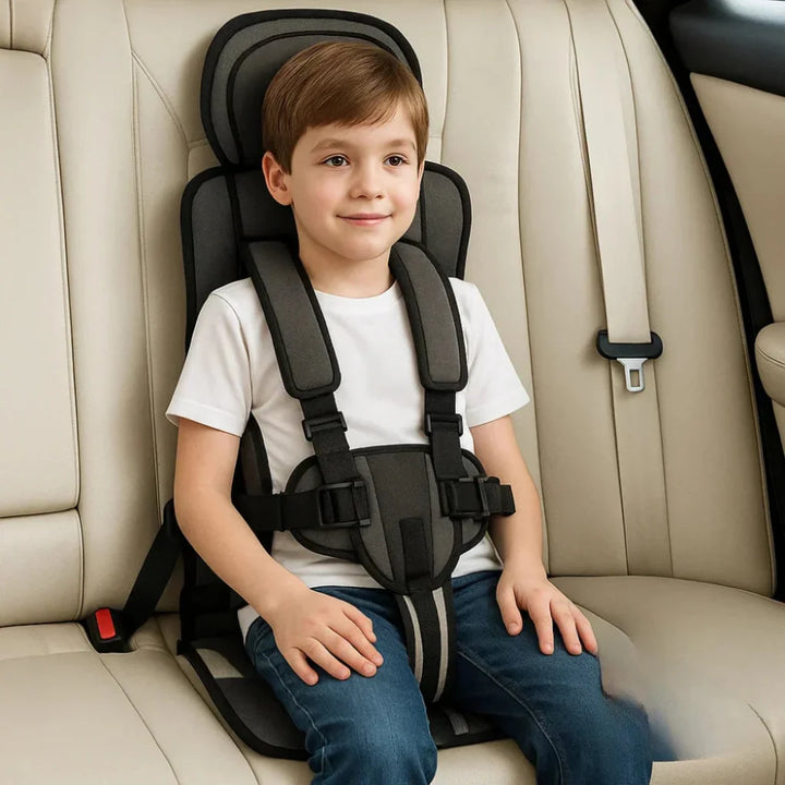 Close-up of WC2026 portable child safety seat's adjustable headrest and washable cover for easy cleaning.