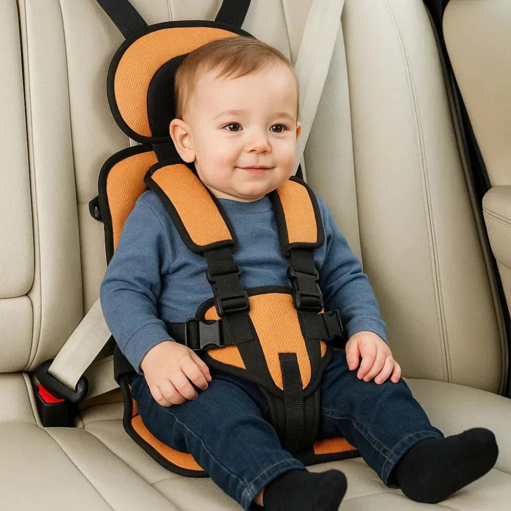 Detailed view of WC2026 child safety seat's sturdy buckles and padded design for superior protection.