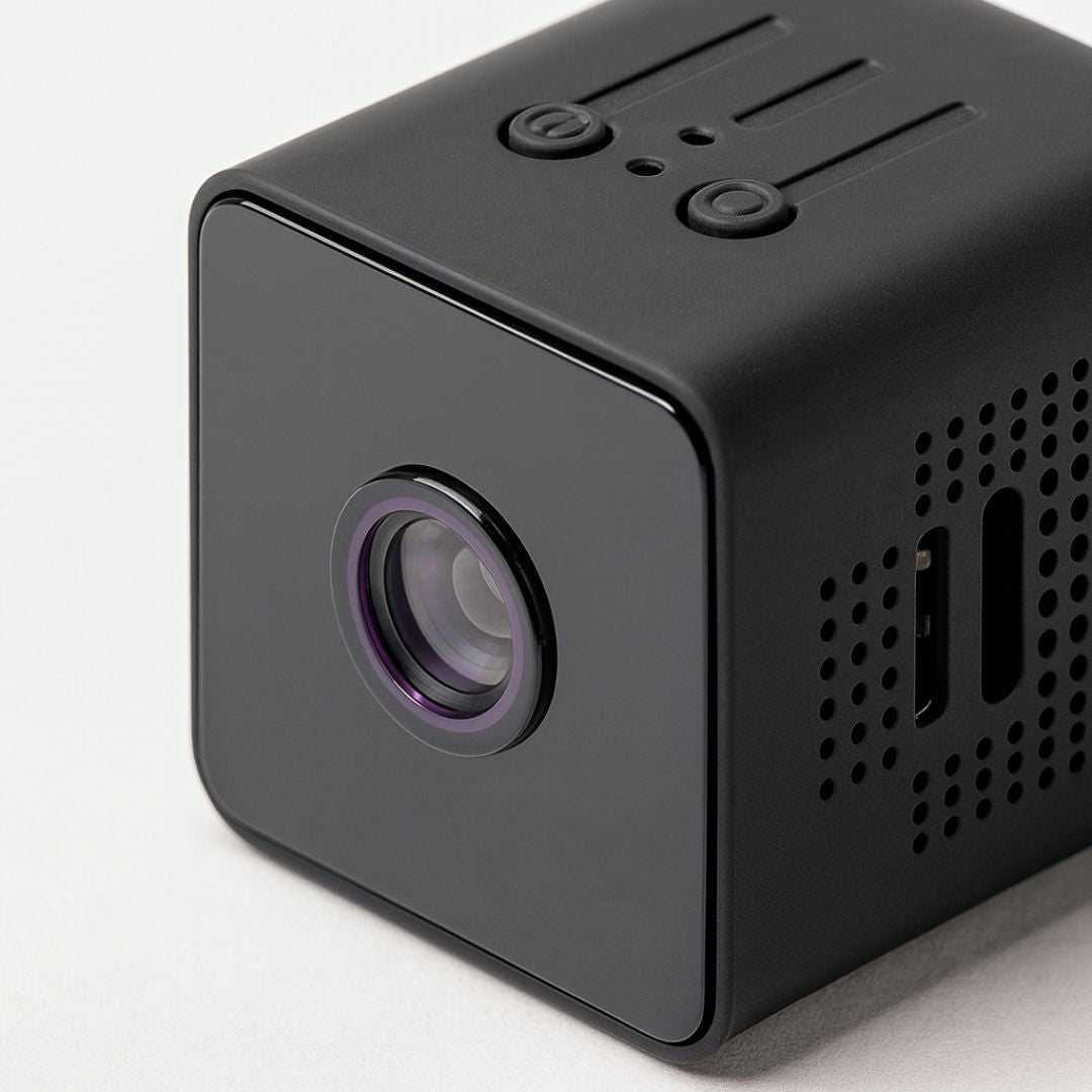 Enhance vehicle safety with this wireless reversing camera, featuring night vision & a magnetic mount for easy parking.
