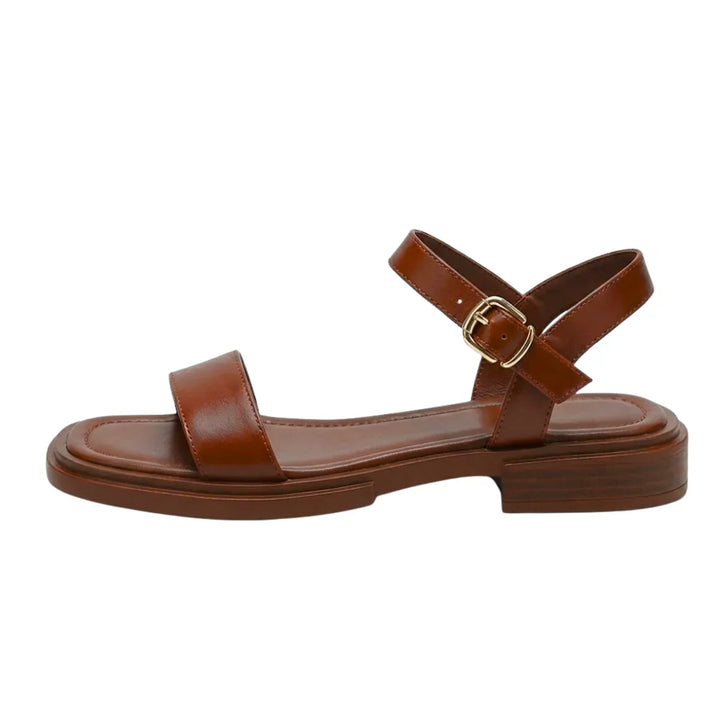 Chic women's open-toe comfort sandals with adjustable straps, suitable for casual summer outfits.