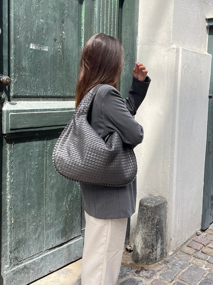 Elegant Alena women's shoulder bag, stylish vegan leather for all occasions.