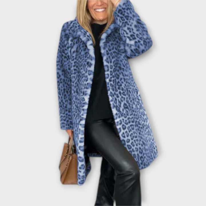 Stylish women's leopard coat, perfect as a bold fashion jacket or elegant outerwear for winter. Animal print chic.