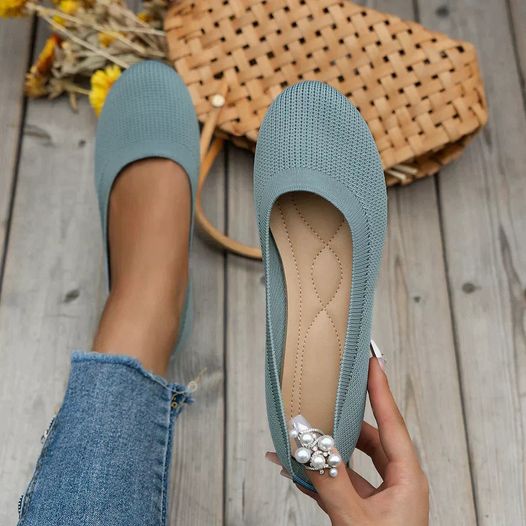 Breathable walking shoes for women, offering arch support & pain relief.