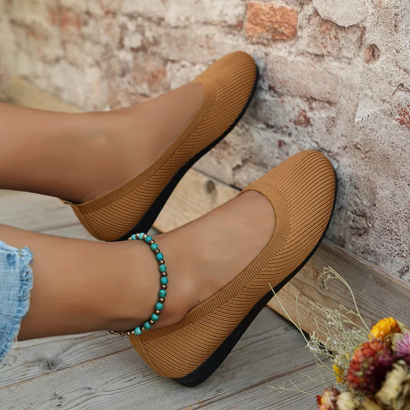 Casual women's walking shoes, anti-slip & breathable for daily wear.
