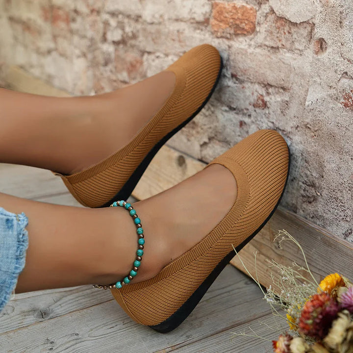 Casual women's walking shoes, anti-slip & breathable for daily wear.