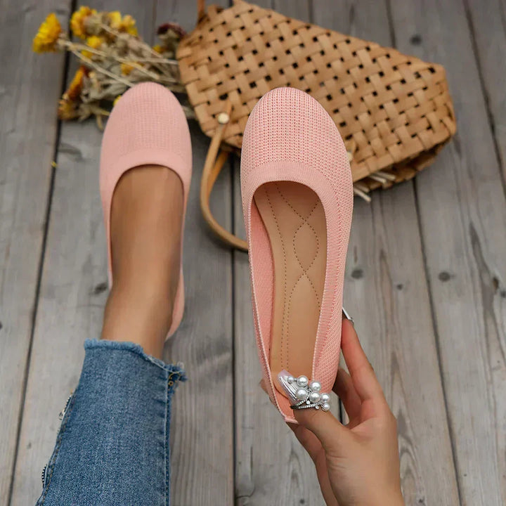 Everyday women's walking shoes, breathable & anti-slip for safety.