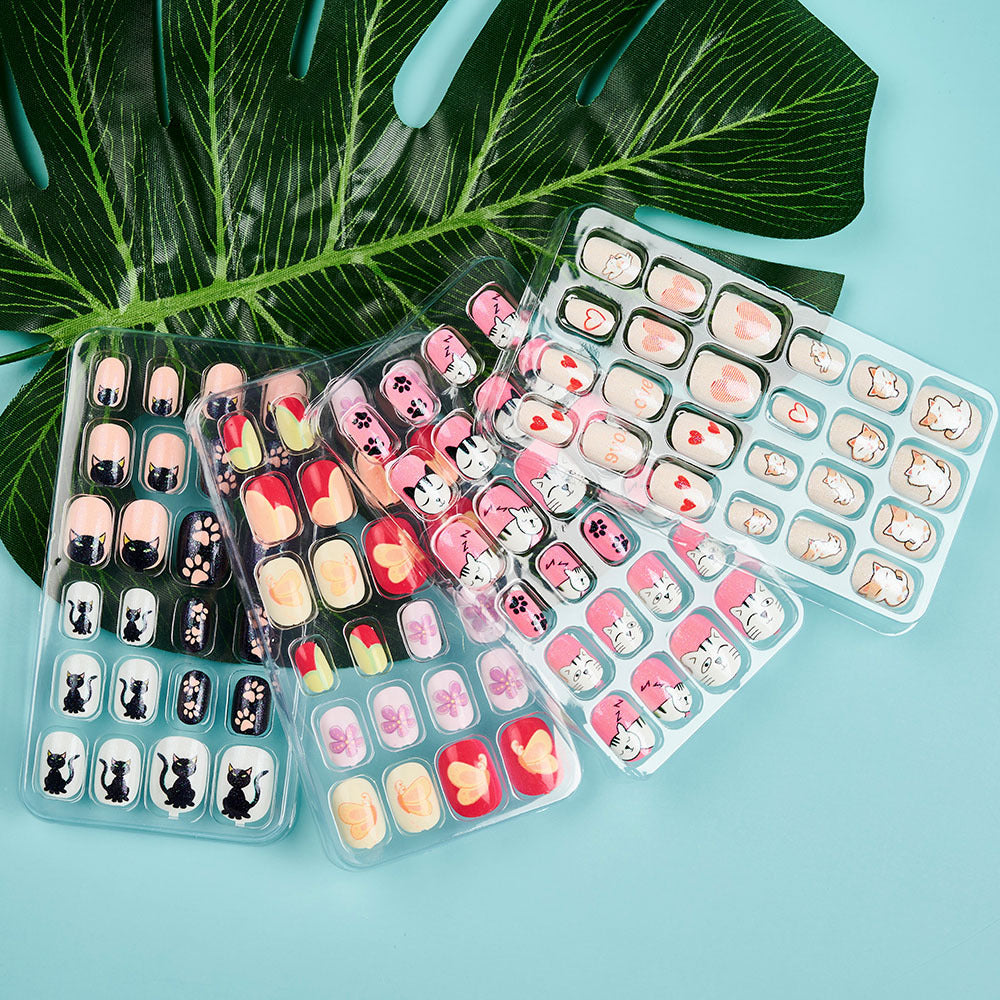 Fashionable animal print press-on nails for women. Achieve cute & fun nail art with easy application fake nails.