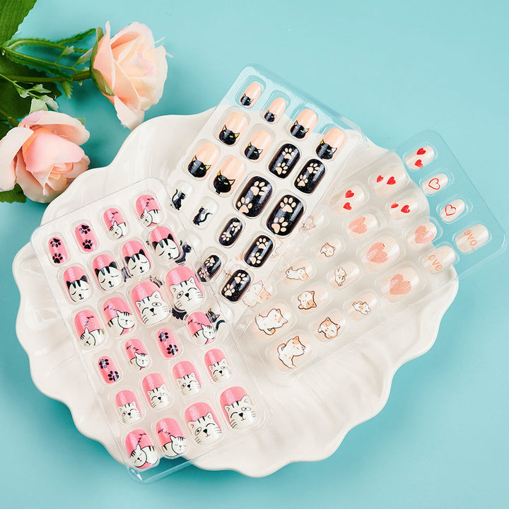 Close-up of animal-themed press-on nails. Detailed decorative fake nails, easy to apply for a stunning manicure.