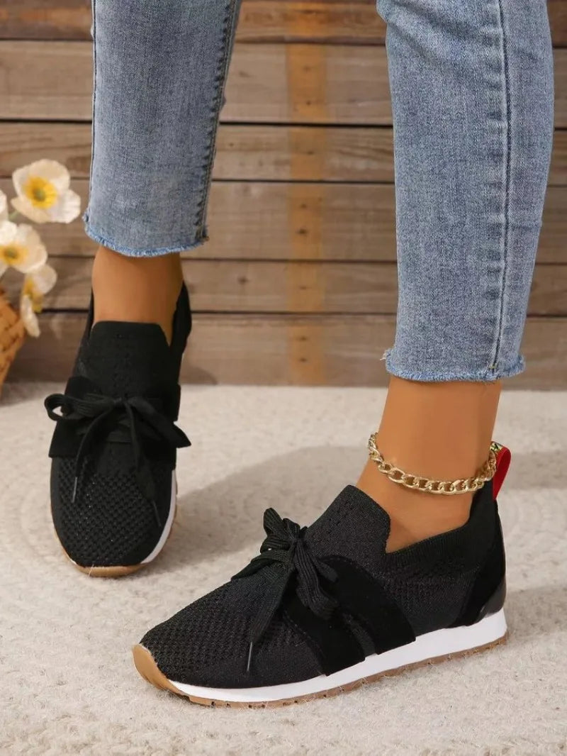 Lightweight women's walking shoes, ideal for active women seeking comfort and support in a stylish design.