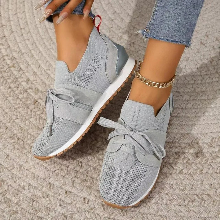 Sporty women's casual sneakers, perfect for everyday wear. Blends modern style with supportive comfort.