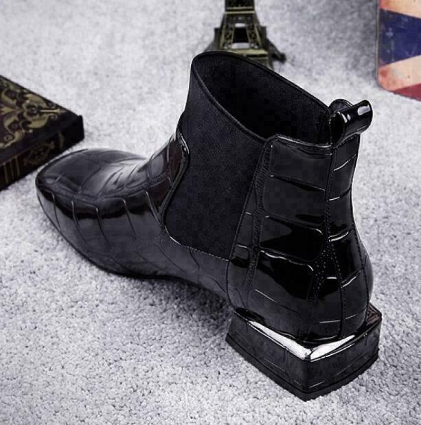 Close-up of women's comfortable black everyday boots, highlighting durable design.