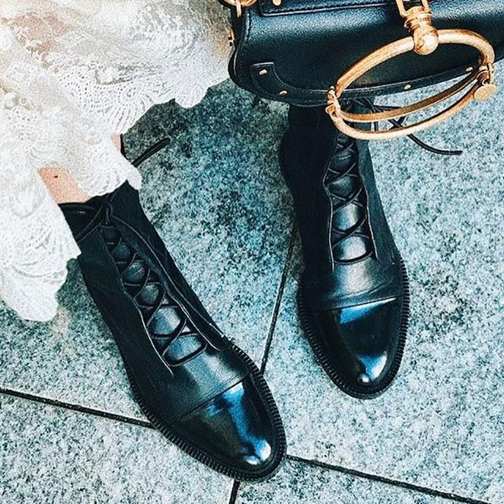 Elegant women's lace-up ankle boots in black leather, featuring a stylish lace-up front.