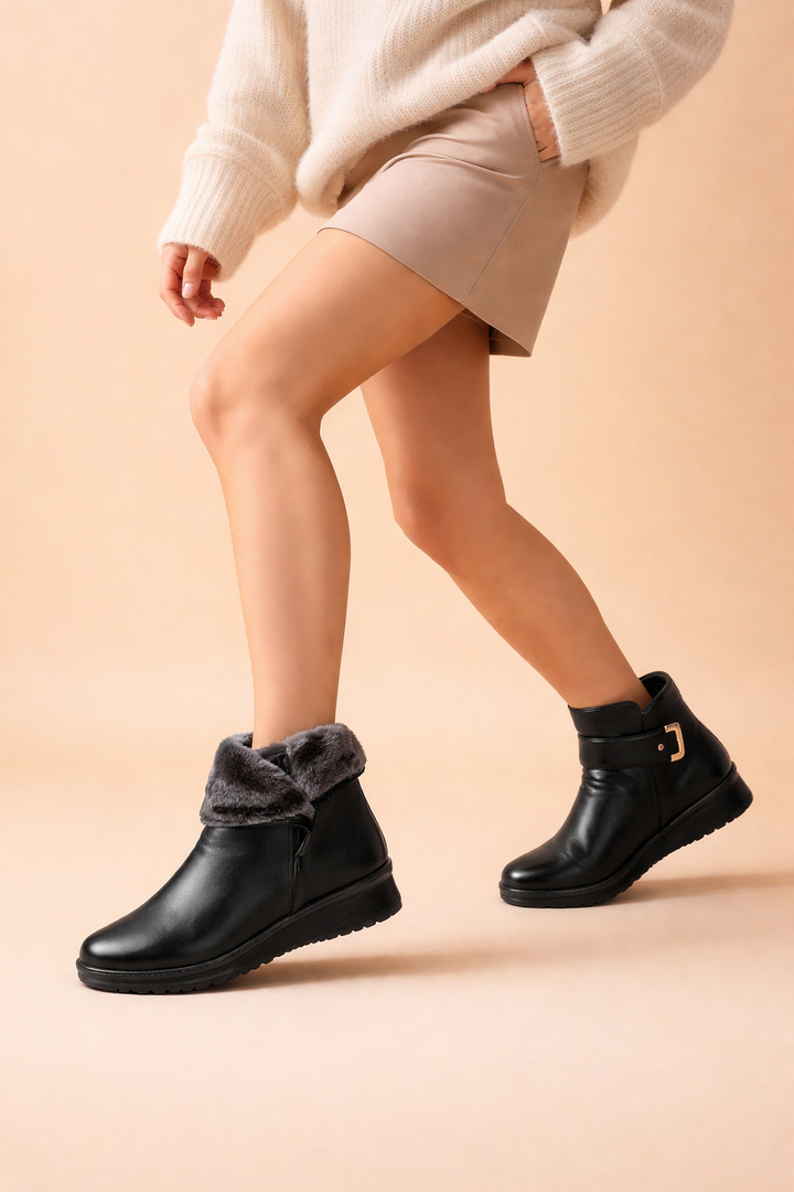 Secure non-slip women's winter boots, stylish and comfortable, ideal warm footwear for cold weather.