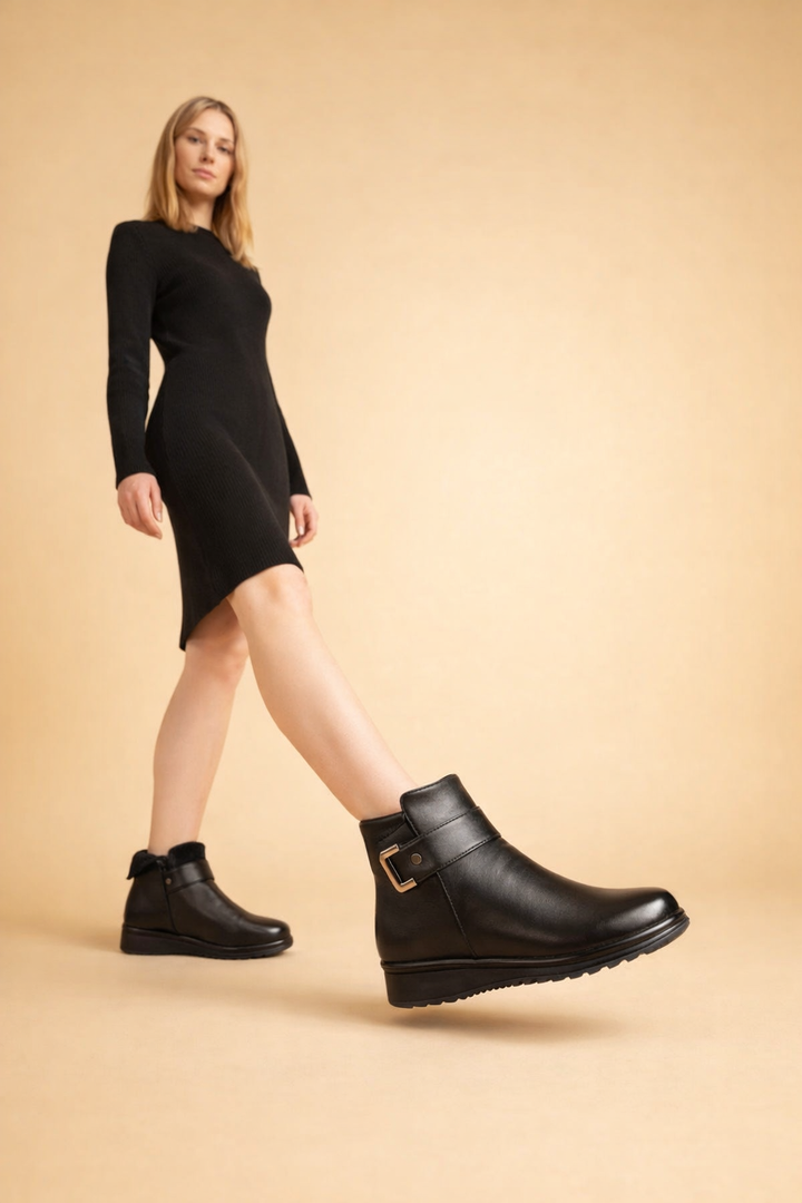 Warm & comfortable women's non-slip winter boots, designed for secure everyday wear in cold conditions.