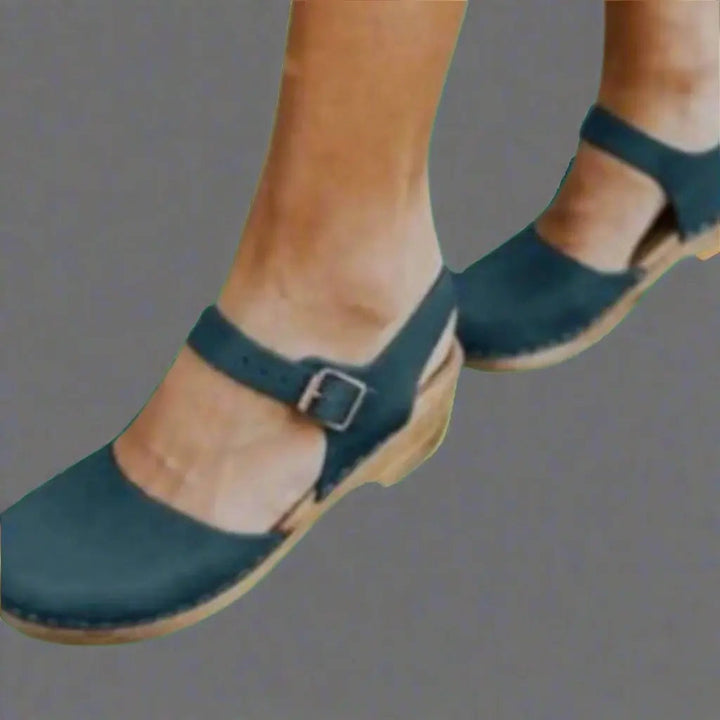 Chic women's platform sandals with ankle strap & low block heel, perfect for everyday casual summer style.
