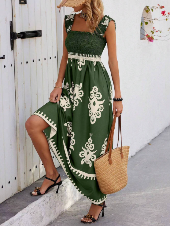 Elegant women's summer maxi dress with bohemian style. Ideal for vacation, beach, or casual wear.