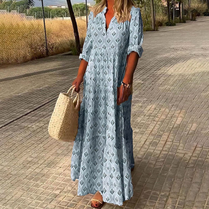 Women's boho floral maxi dress with V-neck & tiered skirt, perfect for cocktail parties or summer wedding guests.